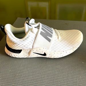 Nike renew size 6 women